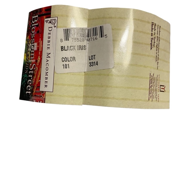 Universal Yarn Debbie Macomber Worsted Wool Yarn Gerbera Daisy Black Single Ply - Picture 7 of 8